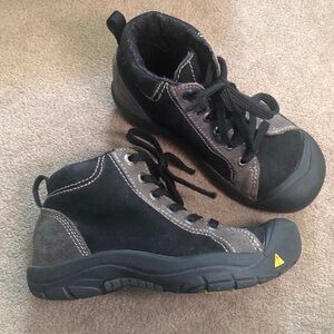 KEEN Kids Boots Size 3 durable and comfortable